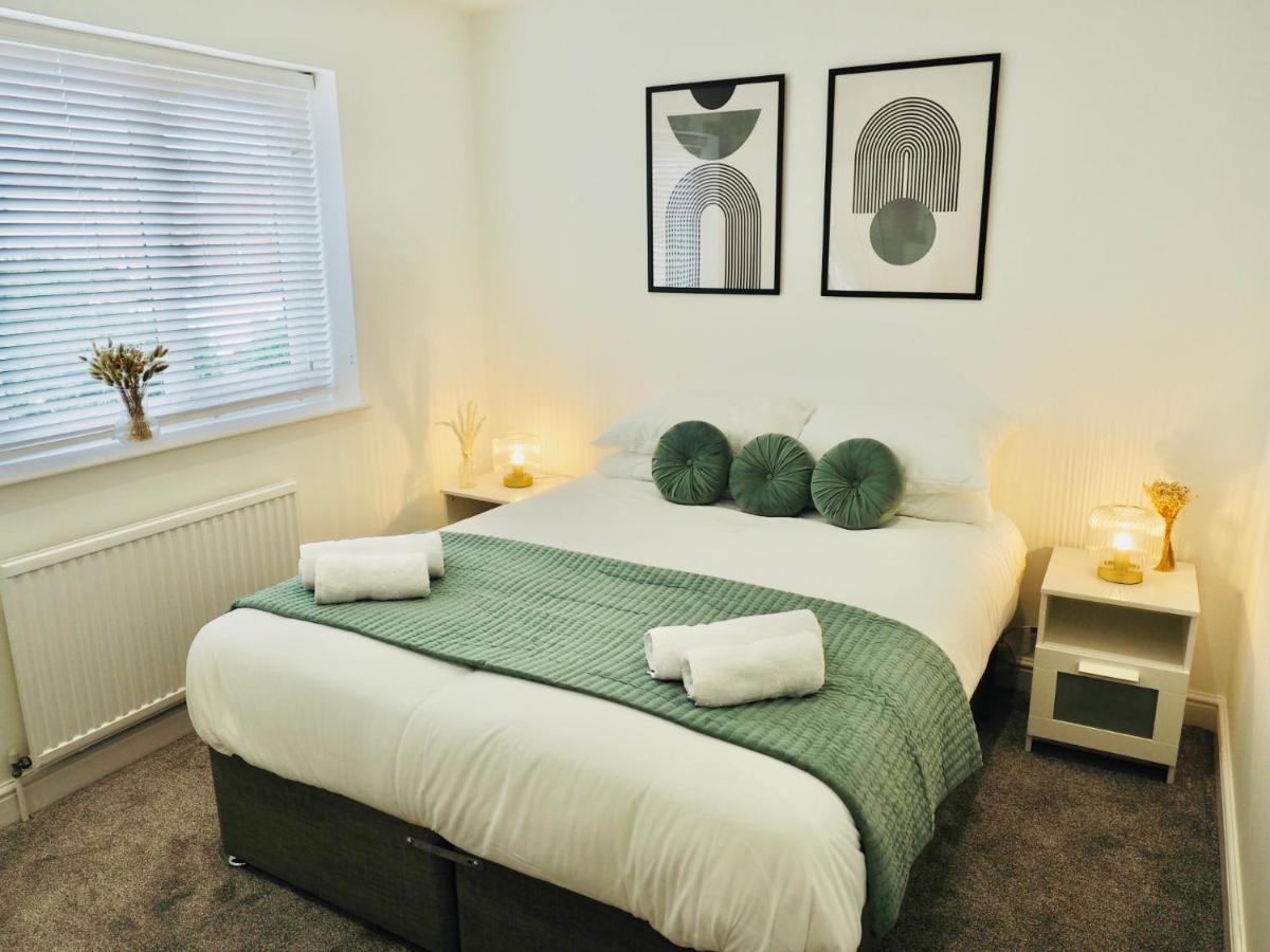 Holiday home Free Parking 2 Bed With Garden, Fibre Wi-fi & Netflix *