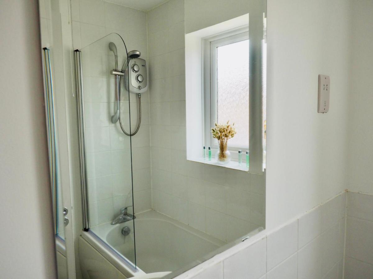 Holiday home Free Parking 2 Bed With Garden, Fibre Wi-fi & Netflix *